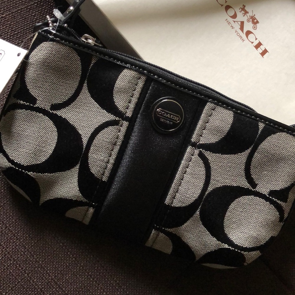 Small Coach Bag - Picture 2 of 4